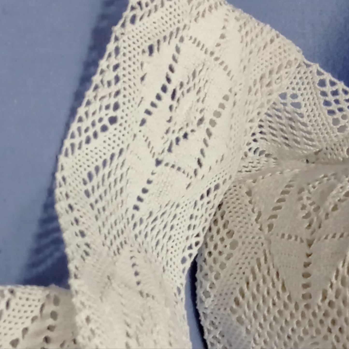 Pizzo tramezzo macramè con rombo, bianco 11 cm/mt vendibile a metraggio.